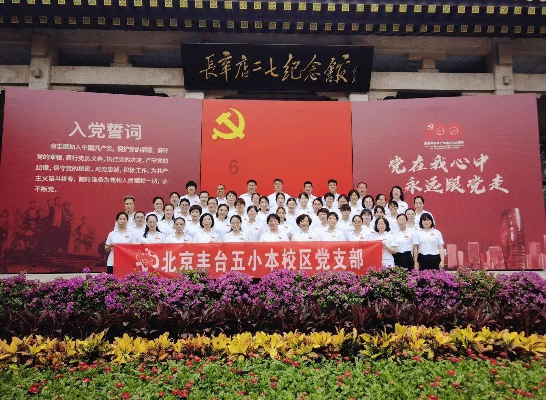 高空畅游的女孩